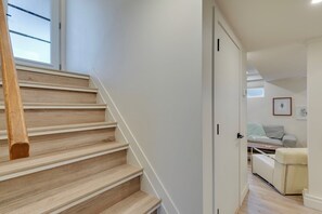 Interior - No. 2 Rosetree Suites - Stylish 3BR Home w/ Perfect Quiet Calgary Location (Calgary)