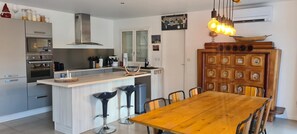 Kylskåp, ugn, spishäll och diskmaskin