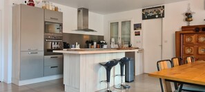 Kühlschrank, Ofen, Herdplatte, Geschirrspüler