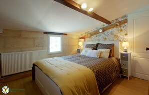 1 bedroom, iron/ironing board, travel crib, internet - Gîte de L'isle - Saint Denis DE Pile (SAINT DENIS DE PILE)