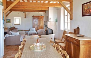 Dining - Nice home in Viens with WiFi (Viens)