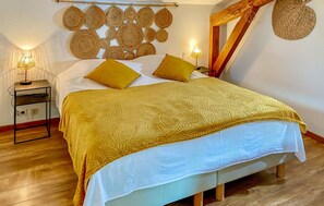 4 bedrooms, travel cot, free WiFi, bed sheets - Gorgeous home in St Sauveur de Cruzière (St Sauveur de Cruzière)
