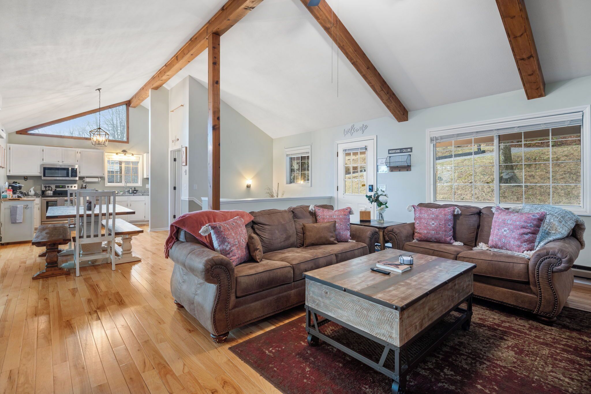 智能電視、書籍、 辦公室