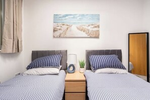 2 bedrooms, iron/ironing board, travel cot, free WiFi