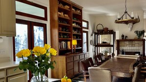 Dining - Spacious 5-bedroom Lodge nestled at the Gateway to the Sequoias.  (Three Rivers)