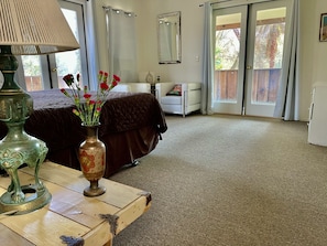 5 bedrooms, desk, iron/ironing board, WiFi