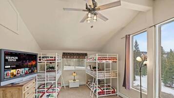 3 bedrooms, iron/ironing board, travel crib, WiFi