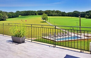 المنطقة المحيطة بالمنشأة