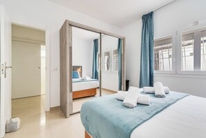 3 camere, una scrivania, ferro/asse da stiro, Wi-Fi