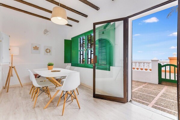 Dining - Home2Book Oceanfront Bliss in Taliarte (Taliarte)