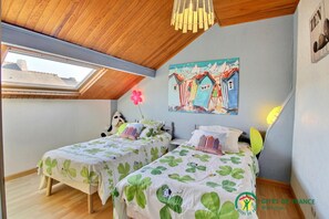 4 chambres, fer et planche à repasser, accès au Wi-Fi (inclus)
