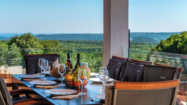 Outdoor dining - Big pool with counter current swimming system, family and pat friendly.  (Labin)