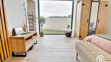 4 slaapkamers, een strijkplank/strijkijzer, reisbedje, gratis wifi