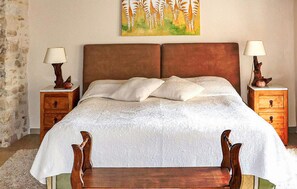 1 bedroom, travel cot, free WiFi, bed sheets - Stunning home in St-André-de-Roquepert. (St-André-de-Roquepert.)