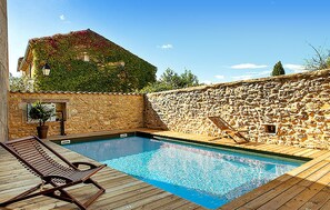 A heated pool - Stunning home in St-André-de-Roquepert. (St-André-de-Roquepert.)