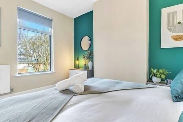 2 bedrooms, iron/ironing board, free WiFi, bed sheets