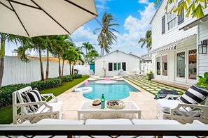 Een verwarmd zwembad