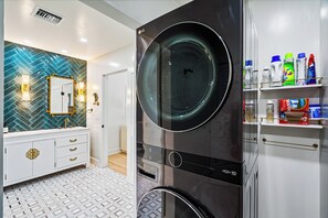 Interior - 2 Master Suites • Walkable • Near Beach (West Palm Beach)