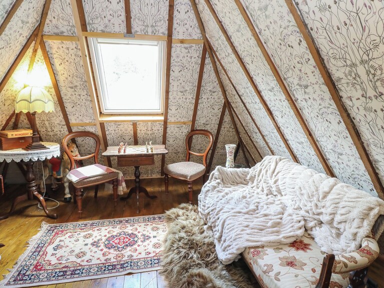 The Cottage In The Woods, Pet Friendly In Connel, Argyll & Bute - Loch Awe
