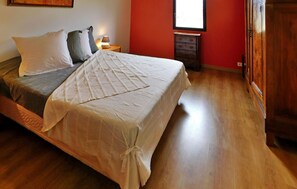3 Schlafzimmer, Reisekinderbett, kostenloses WLAN, Bettwäsche