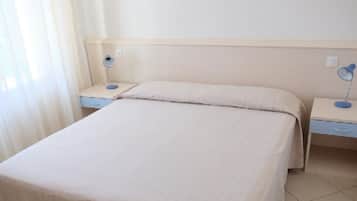 1 bedroom, bed sheets
