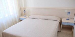 1 sovrum och sängkläder