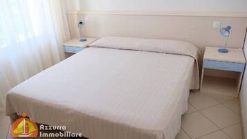 1 bedroom, bed sheets