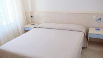 1 bedroom, bed sheets