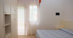 2 sovrum, strykjärn/strykbräda och sängkläder