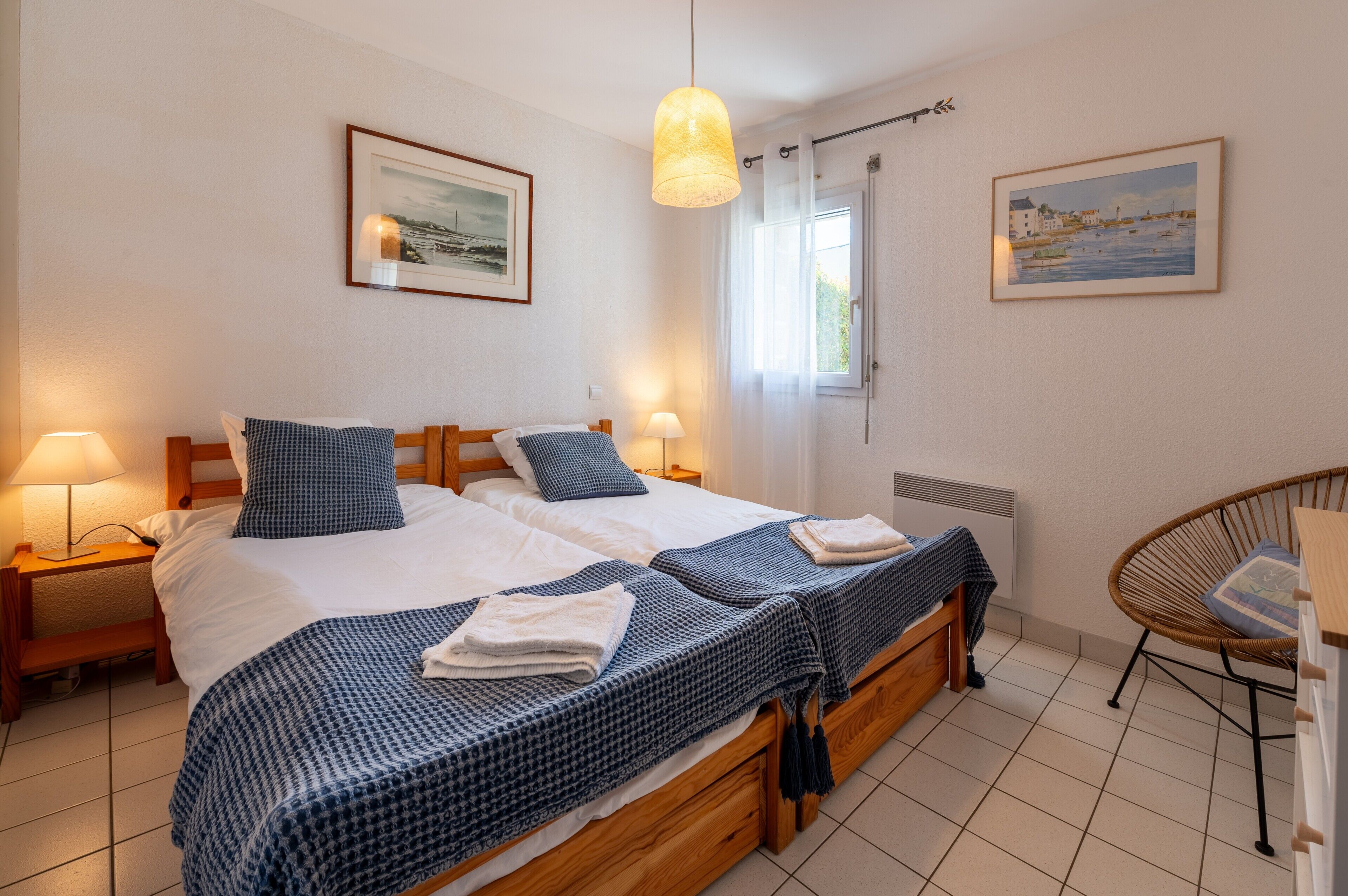 1 bedroom, bed sheets