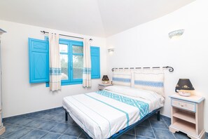 2 bedrooms, iron/ironing board, bed sheets