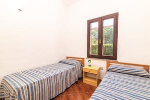 2 chambres, fer et planche à repasser, literie fournie