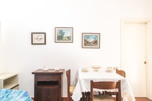 Dining - Apartment "Trilocale Rosa Tamerici" with Private Terrace & A/C (San Teodoro)