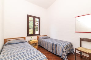2 bedrooms, iron/ironing board, bed sheets