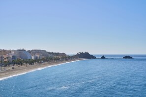 Beach nearby - Apartment 'Apartamento Moderno' with Sea View, Wi-Fi and Air Conditioning (Almuñecar)