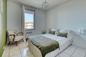 1 chambre, fer et planche à repasser, Wi-Fi gratuit, draps fournis