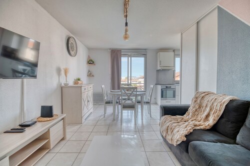 Appartement de vacances "Spacieux Proche Aéroport Et Airbus" avec piscine chauffée partagée et Wi-Fi