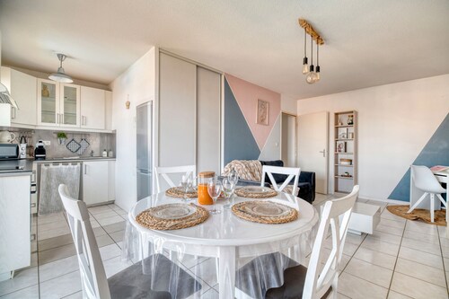 Appartement de vacances "Spacieux Proche Aéroport Et Airbus" avec piscine chauffée partagée et Wi-Fi