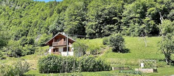 Stunning home in Seythenex with WiFi