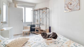 1 slaapkamer, een strijkplank/strijkijzer, gratis wifi, beddengoed