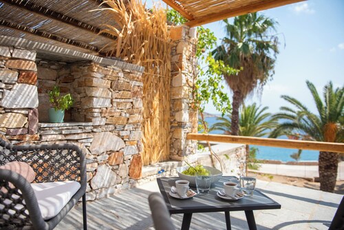 Apartment 'White and Black Suites Junior' with Sea View, Wi-Fi and Air Conditioning