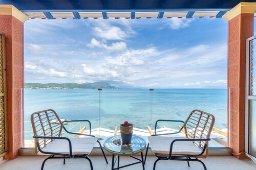 Studio Apartment 'Nikos Seaside  4' with Sea View, Wi-Fi and Air Conditioning