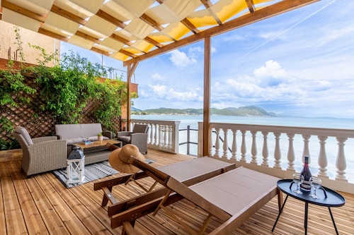 Ferienwohnung 'Nikos Seaside' mit Meerblick, WLAN und Klimaanlage