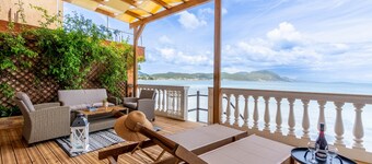 Apartment 'Nikos Seaside' with Sea View, Wi-Fi and Air Conditioning