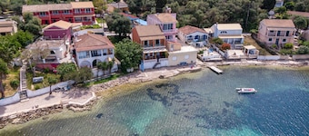 Apartment 'Nikos Seaside' with Sea View, Wi-Fi and Air Conditioning