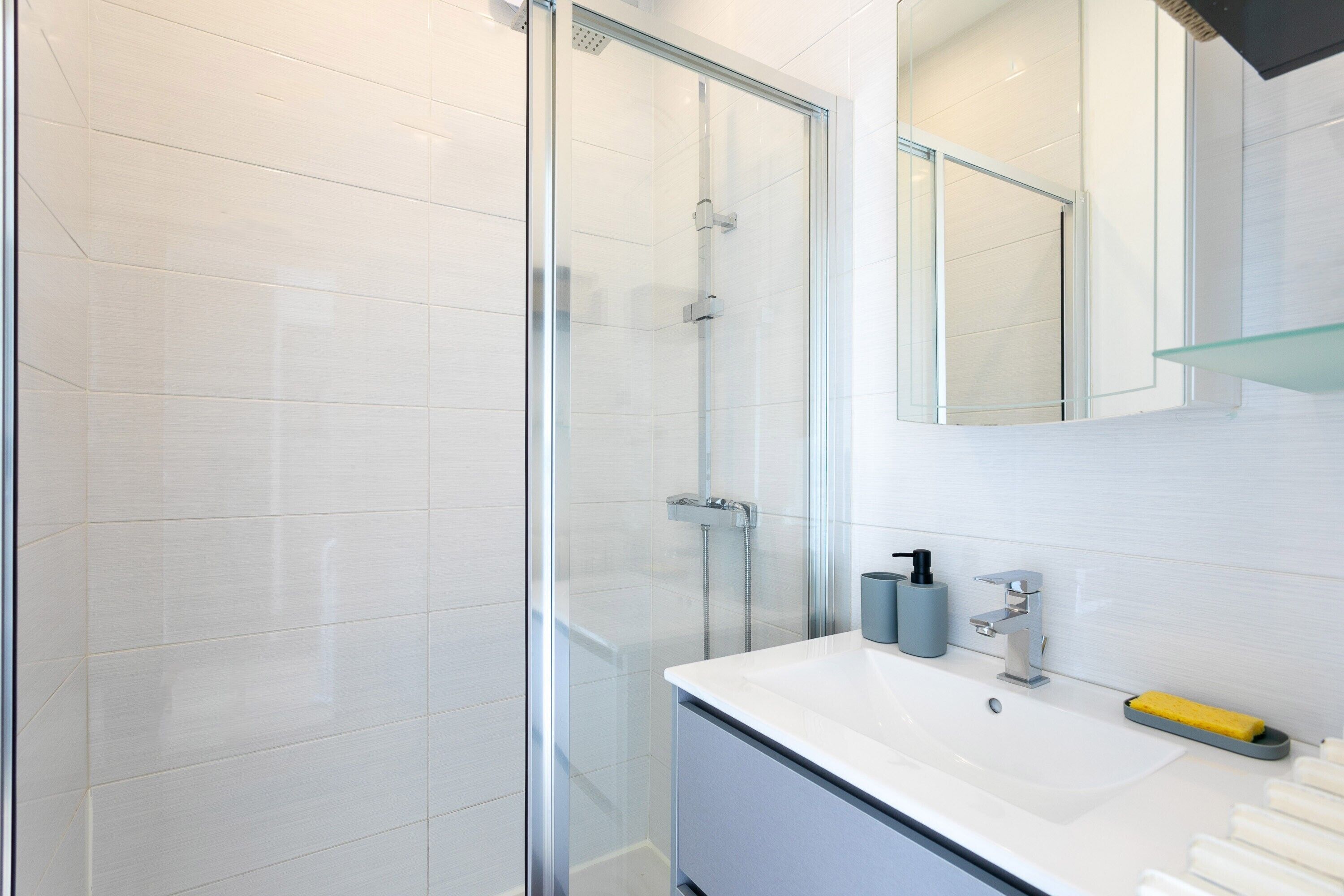 Bruser, hårtørrer, håndklæder