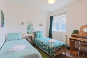 2 bedrooms, free WiFi, bed sheets - Villa 'Oasis Tropicale A Cleguerec' with Private Terrace, Private Garden and Wi-Fi (CLEGUEREC)