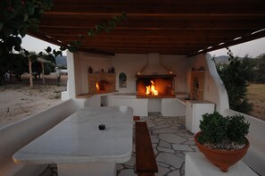 Outdoor dining - Holiday Apartment "Maria's Village Suite" with Sea View, Private Terrace & Wi-Fi (Paros)