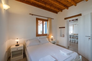 2 bedrooms, iron/ironing board, free WiFi, bed sheets