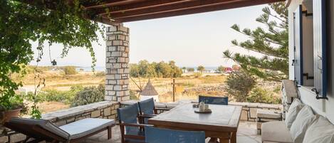 屋外ダイニングエリア